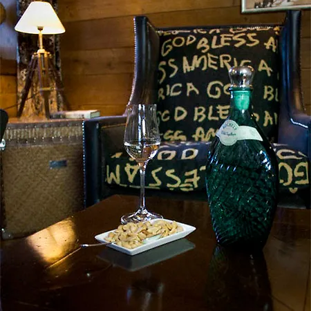 Bentleys House Szálloda 5*